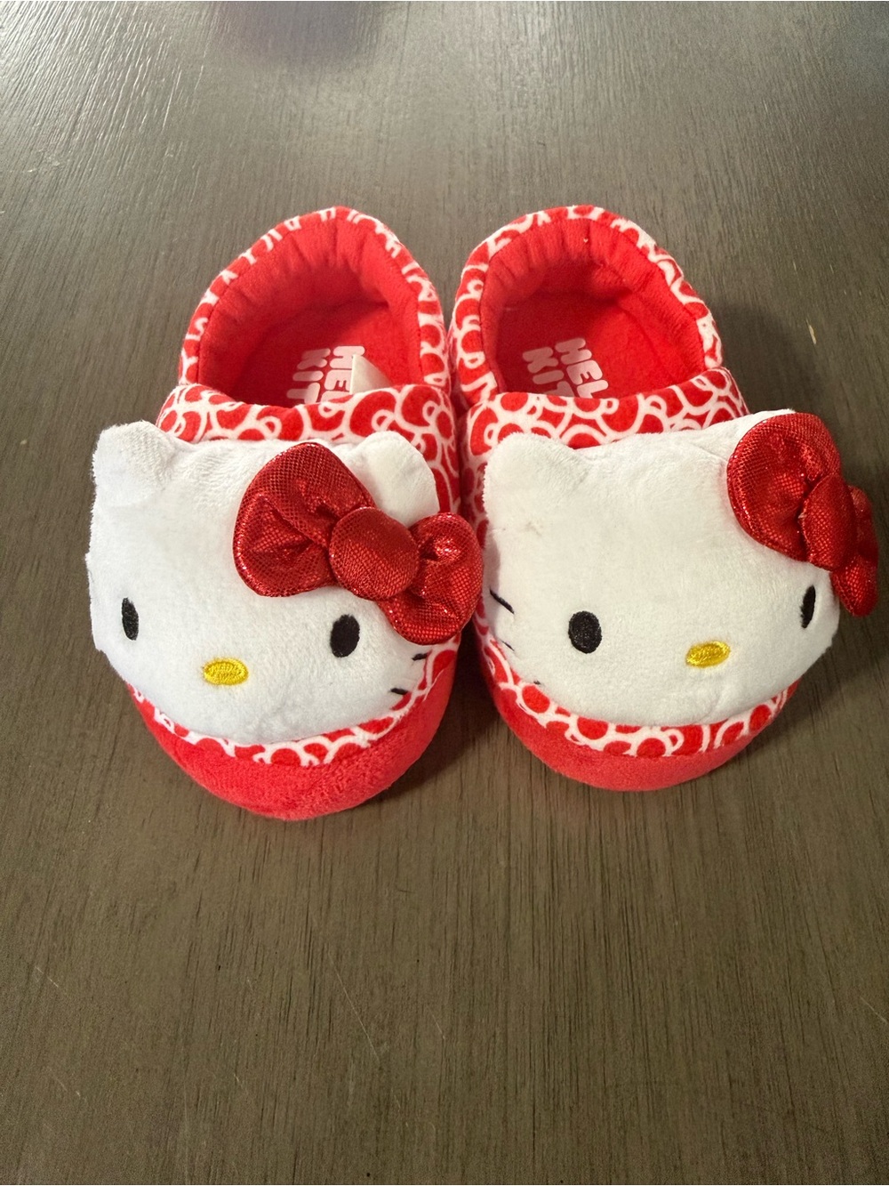 Hello Kitty Red and White Plush Slip-On Kids Slippers size 5-6T NWOT